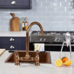 flöde klas | Traditional Bridge Style 3 in 1 Instant Boiling Tap | Black Ceramic Levers | Brushed Copper Finish