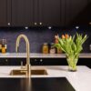 flöde Dölja | Kitchen Mixer Tap | Concealed Pull Out Hose and Spray Head | Brushed Brass