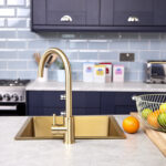 flöde Malaren | Single Lever Kitchen Sink Mixer Tap with Swivel Spout | Swan Neck Design | Brushed Brass Finish