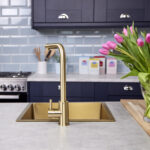 flöde Mjörn | Single Lever Kitchen Sink Mixer Tap with Swivel Spout | L Neck Design | Brushed Brass Finish