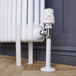 Angled Round Thermostatic TRV & Lockshield With Shut Off | 15mm x 1/2″ | Gloss White